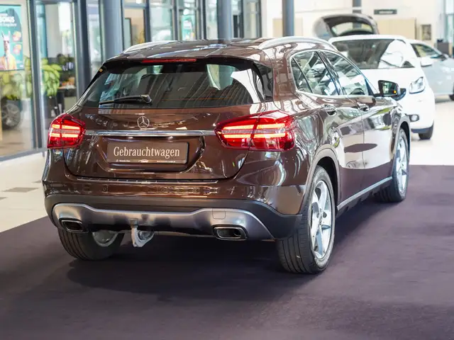 Mercedes-Benz Gla view 3