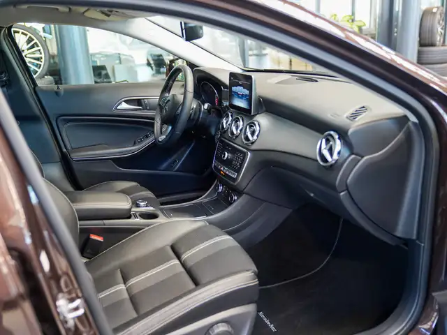 Mercedes-Benz Gla view 11