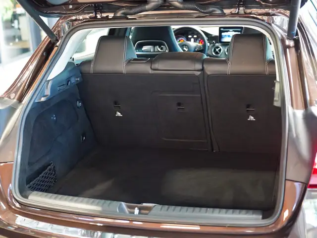 Mercedes-Benz Gla view 6