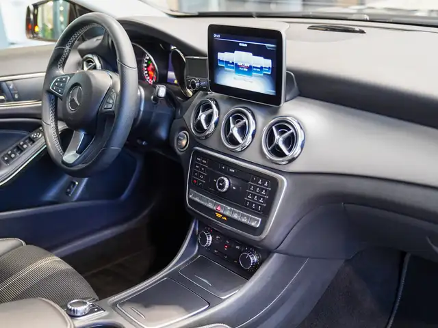 Mercedes-Benz Gla view 12