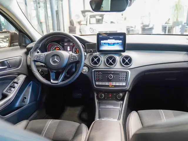 Mercedes-Benz Gla view 13
