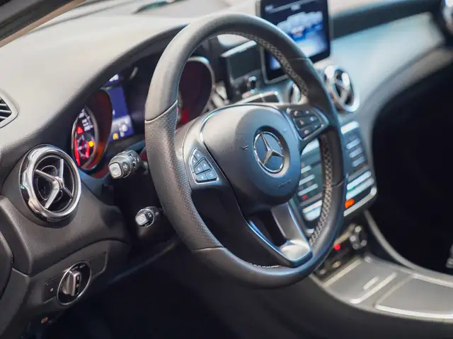 Mercedes-Benz Gla view 15