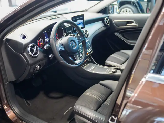 Mercedes-Benz Gla view 14