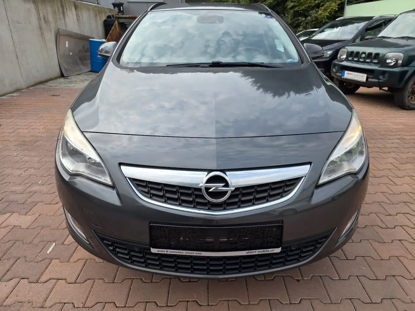 Opel Astra J Sports Tourer Design Edition Grau - 2