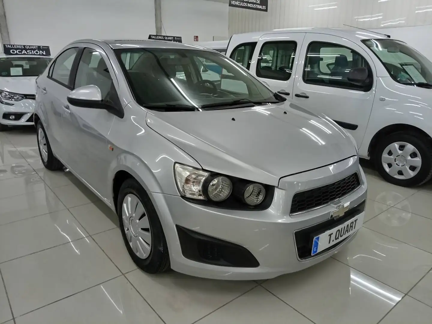 Chevrolet Aveo 1.4 16v LT+ Aut. Plateado - 2