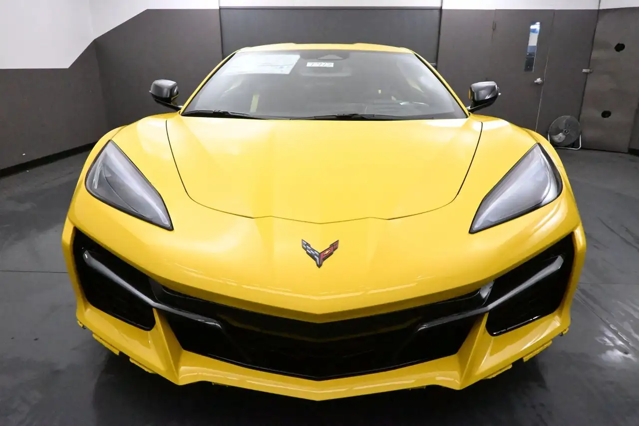 Chevrolet Corvette снимка Chevrolet Corvette
