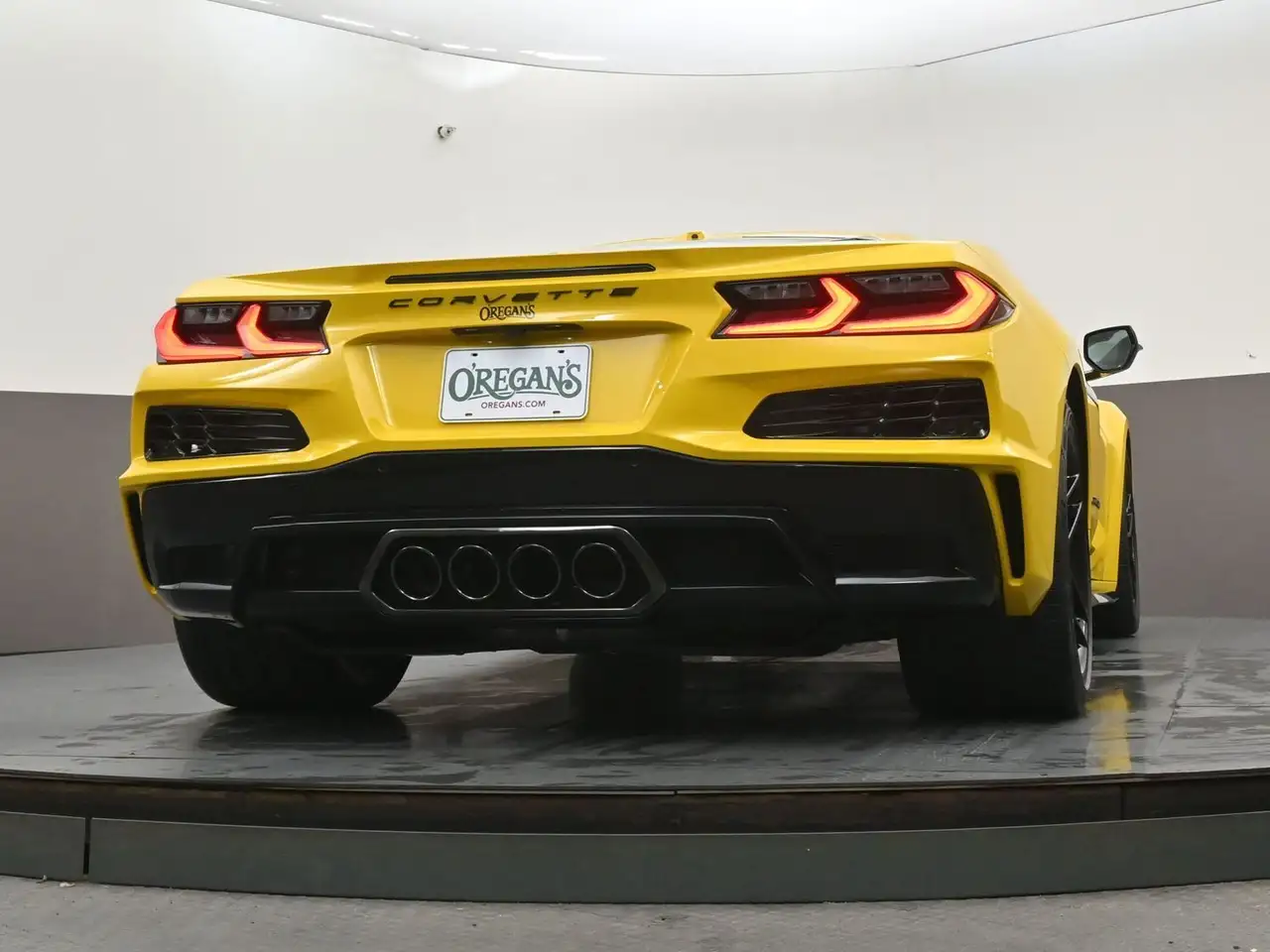 Chevrolet Corvette снимка Chevrolet Corvette