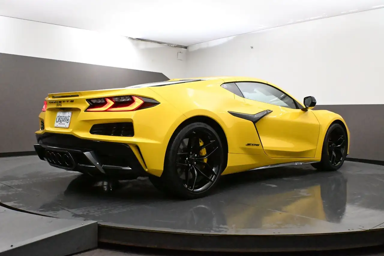 Chevrolet Corvette снимка Chevrolet Corvette