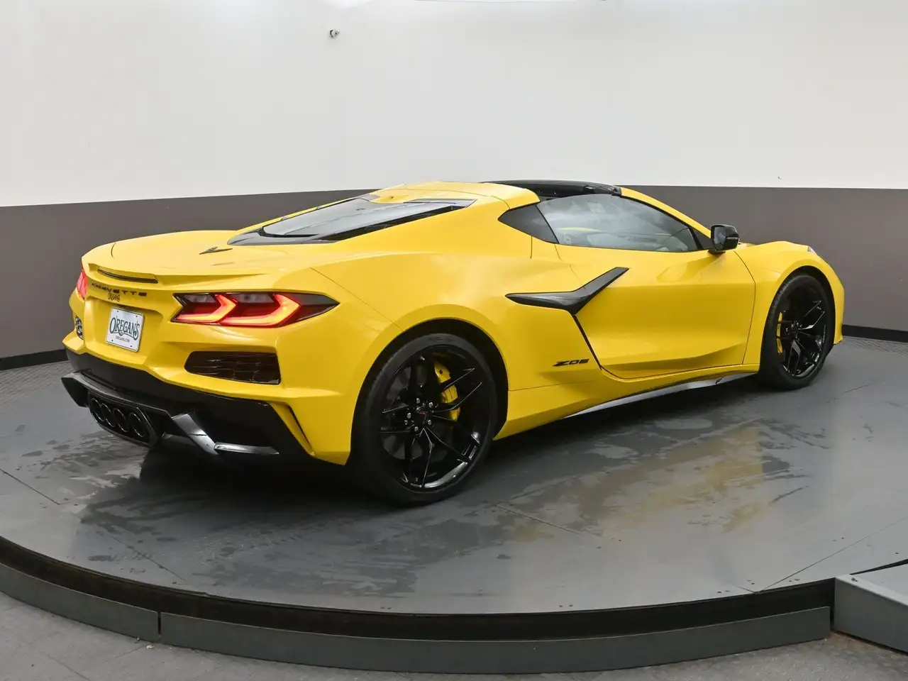 Chevrolet Corvette снимка Chevrolet Corvette