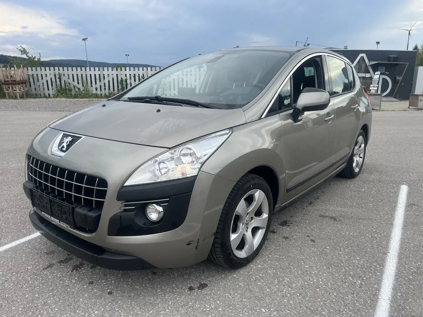 Peugeot 3008 1,6 HDi 115 FAP Active - 1