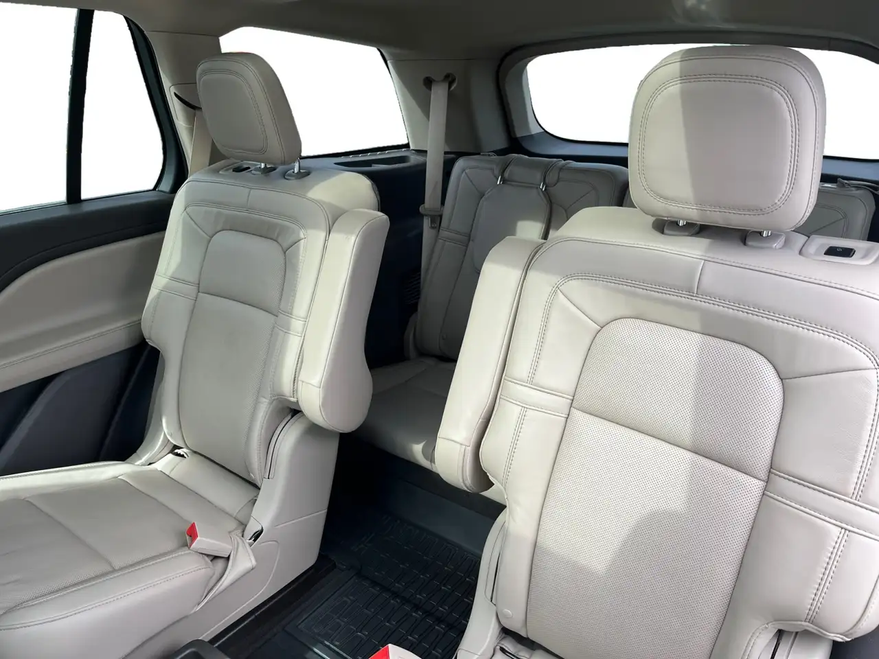 Lincoln Aviator снимка Lincoln Aviator