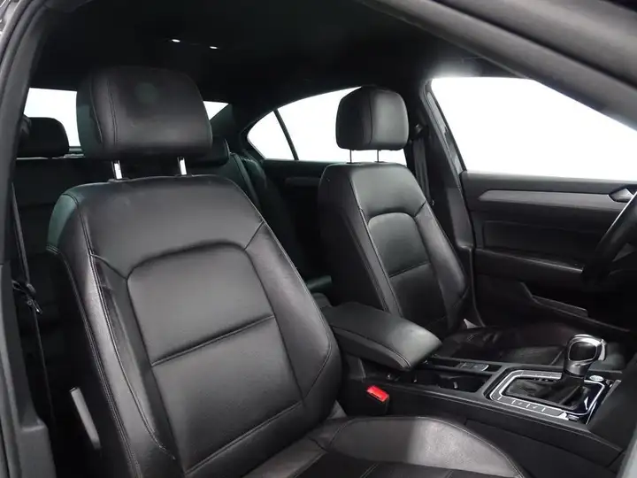 Volkswagen Passat 2020, foto 9
