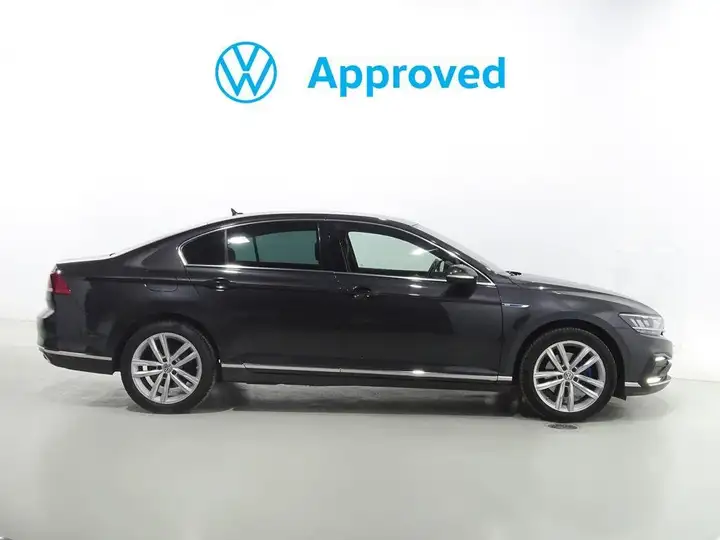 Volkswagen Passat 2020, foto 3