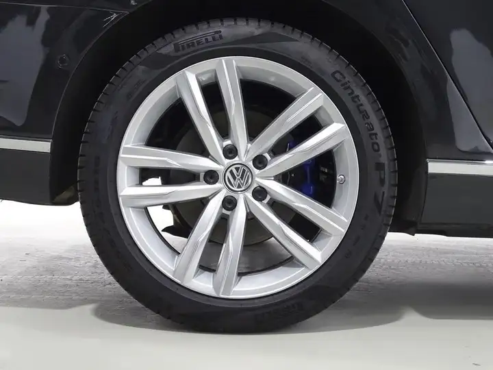 Volkswagen Passat 2020, foto 8