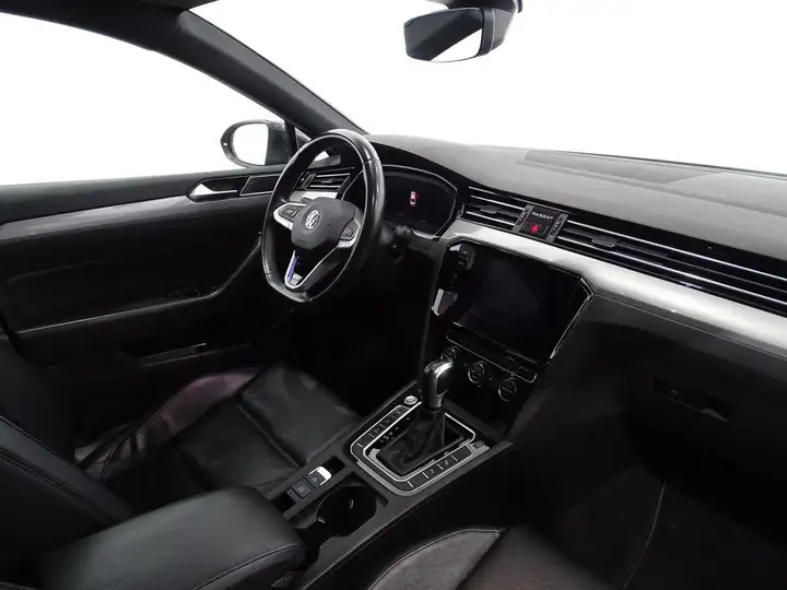Volkswagen Passat 2020, foto 10