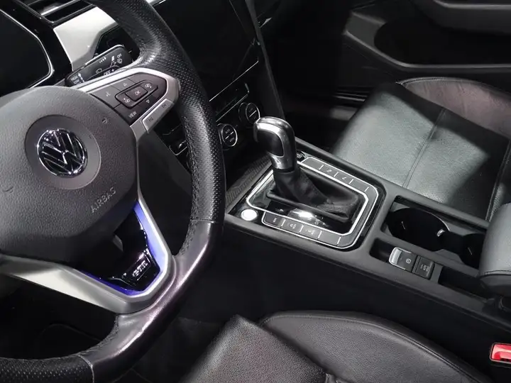 Volkswagen Passat 2020, foto 11