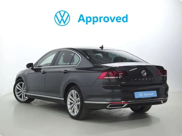 Volkswagen Passat 2020, foto 2