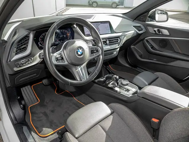 BMW 1 Series view 3