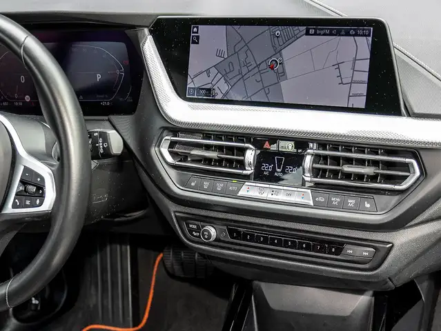 BMW 1 Series view 7