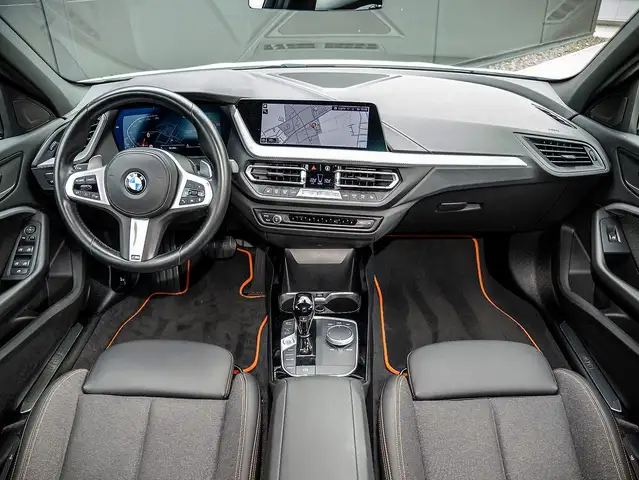 BMW 1 Series view 5