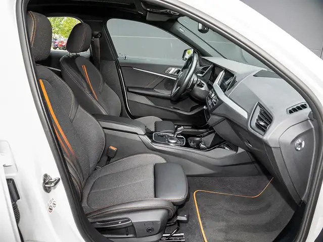 BMW 1 Series view 4