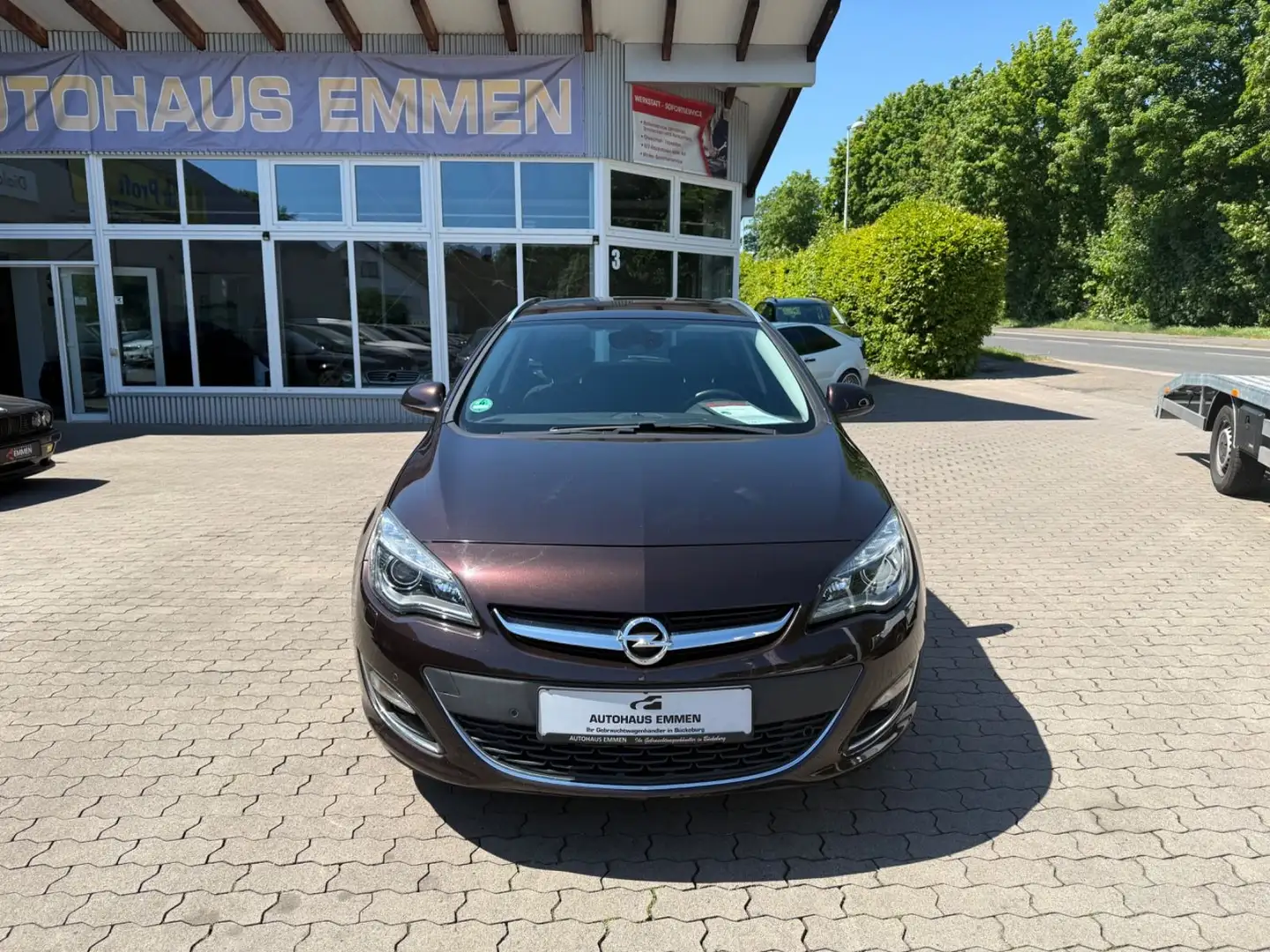 Opel Astra J Sports Tourer Sport Braun - 1