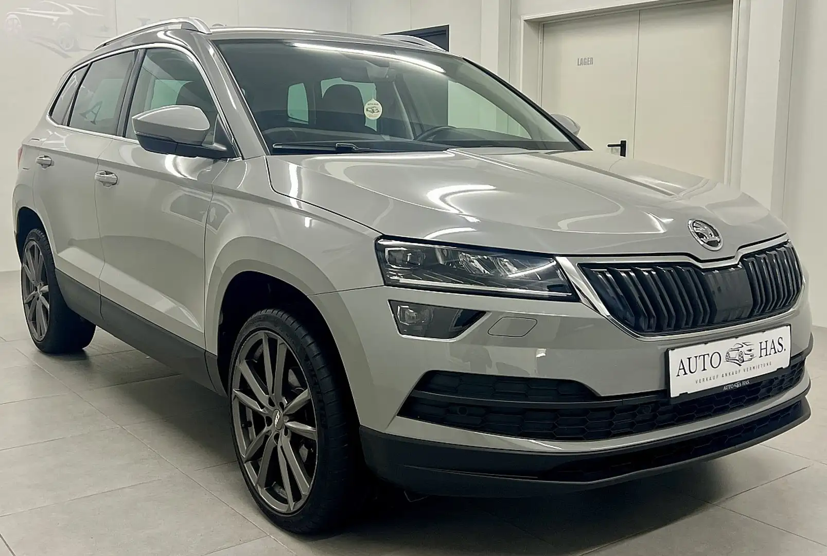 Skoda Karoq 1,6 TDI Style Limited DSG Aut.*AHK*LED*NAVI*Win... Grau - 2