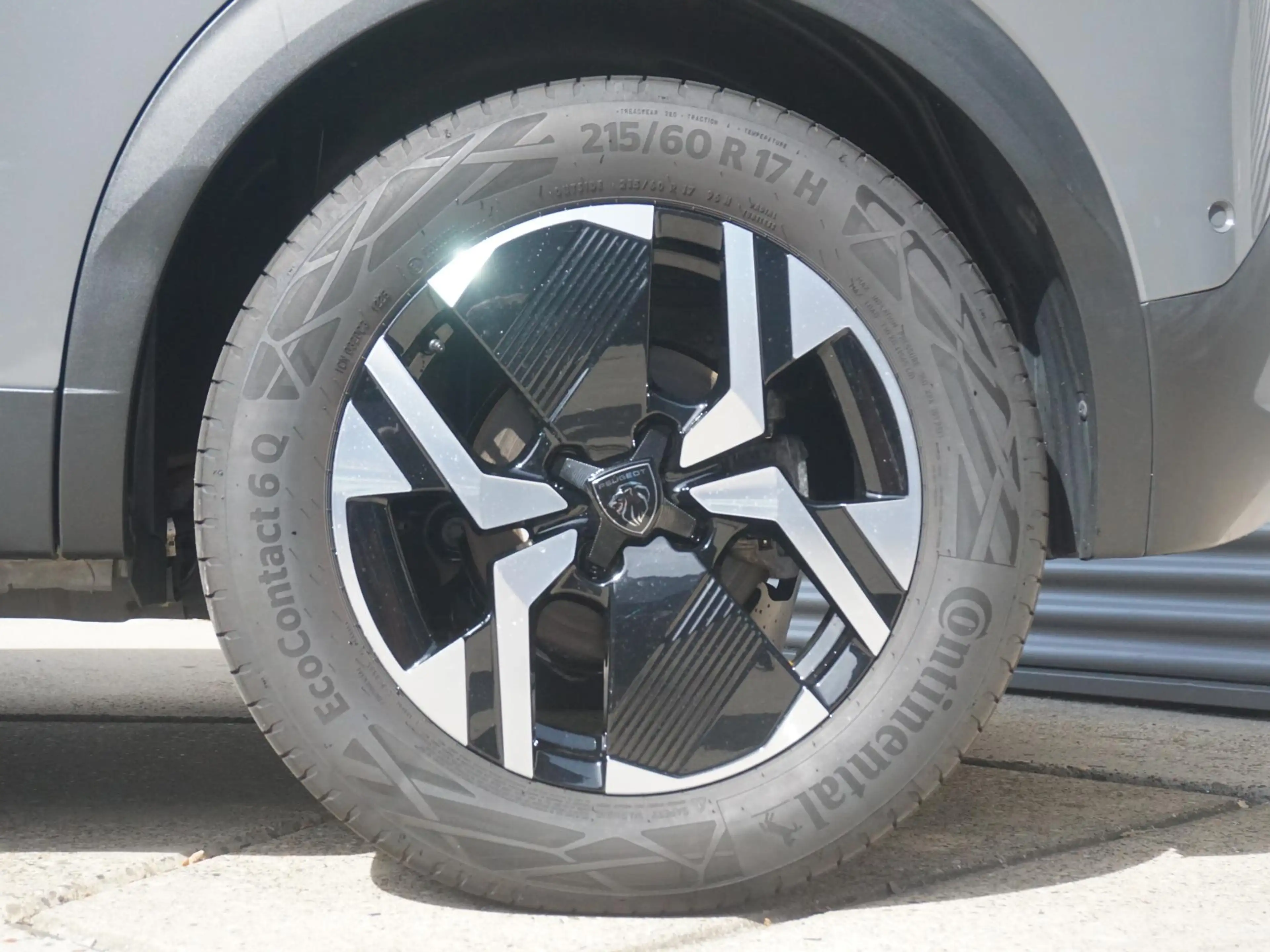 Peugeot e-2008 EV GT Avantage 54 kWh — photo 7
