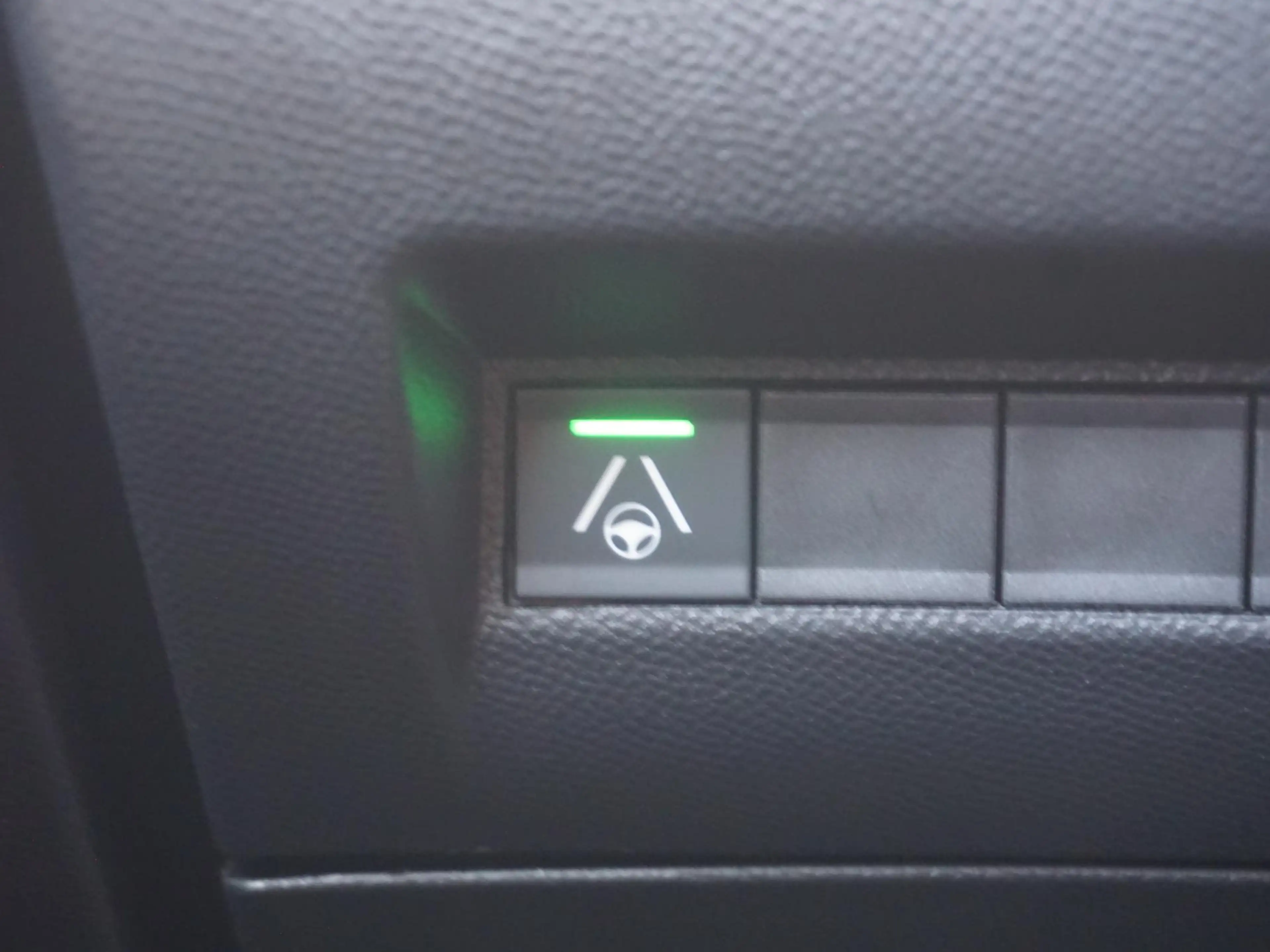 Peugeot e-2008 EV GT Avantage 54 kWh — photo 15