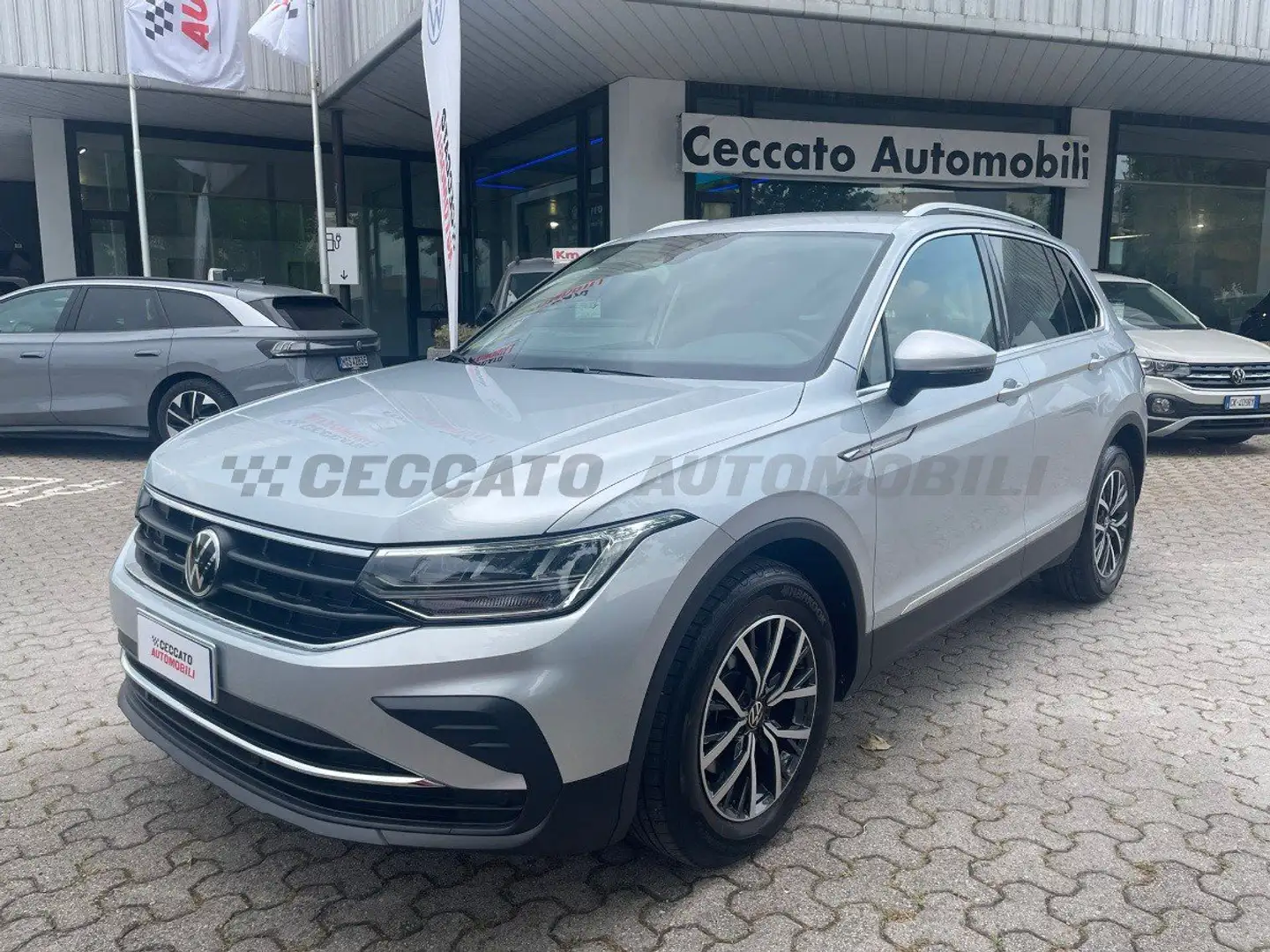 Volkswagen Tiguan II 2021 2.0 tdi Life 122cv Argento - 1