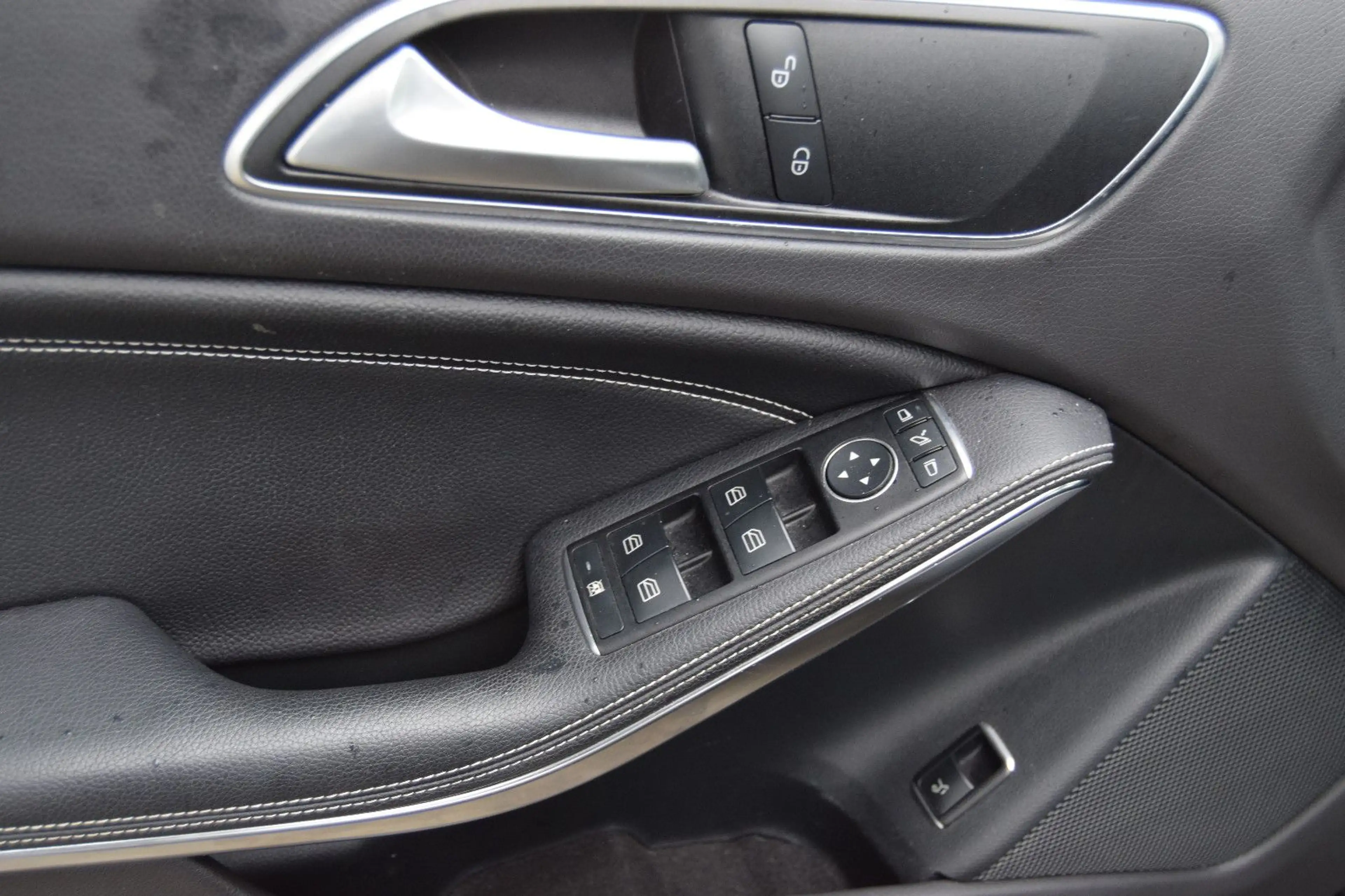 Mercedes-Benz GLA 180 !AUTOMATIK!Nani,AHK,LED,Scheinw, — photo 9