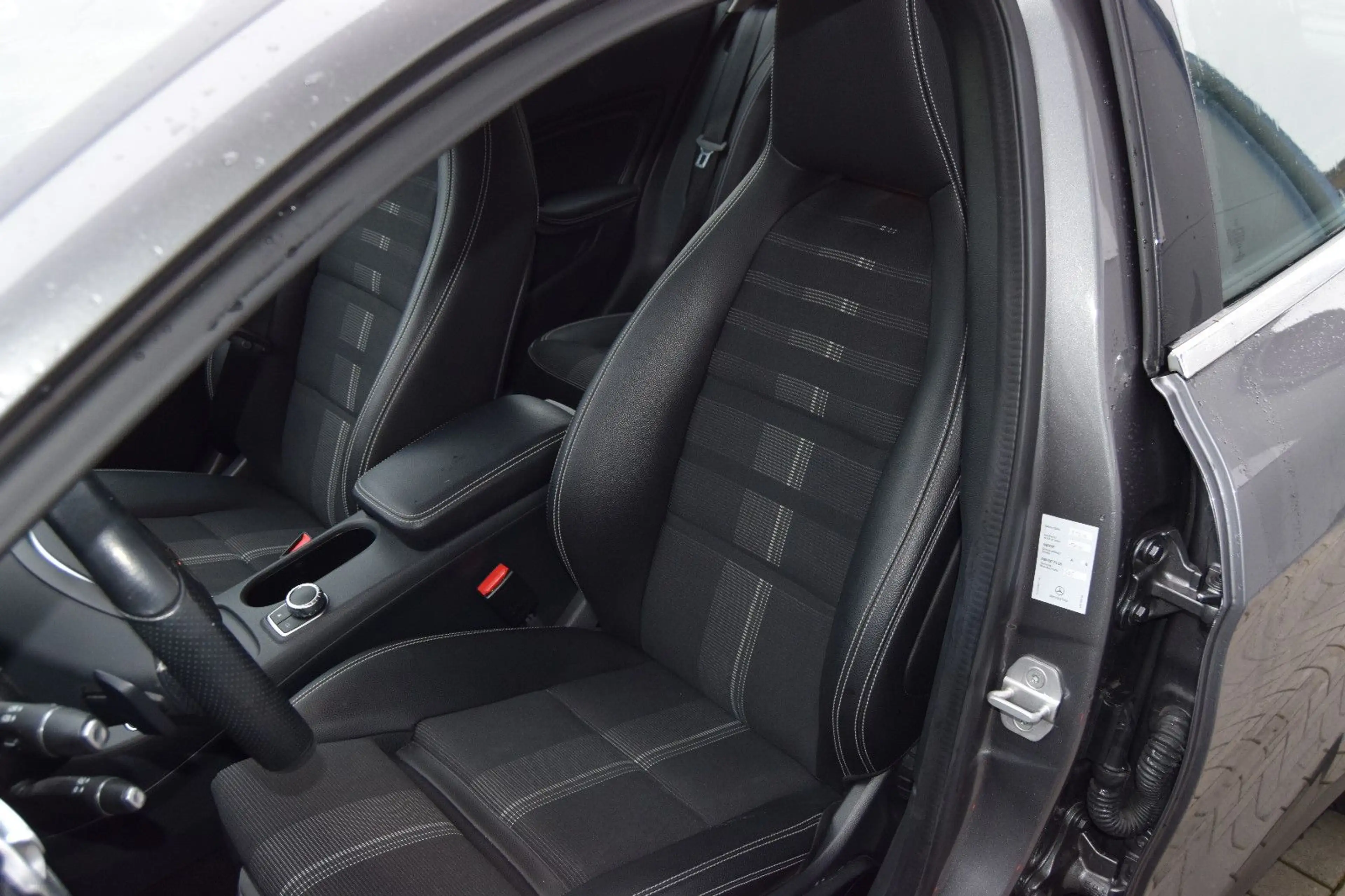 Mercedes-Benz GLA 180 !AUTOMATIK!Nani,AHK,LED,Scheinw, — photo 10