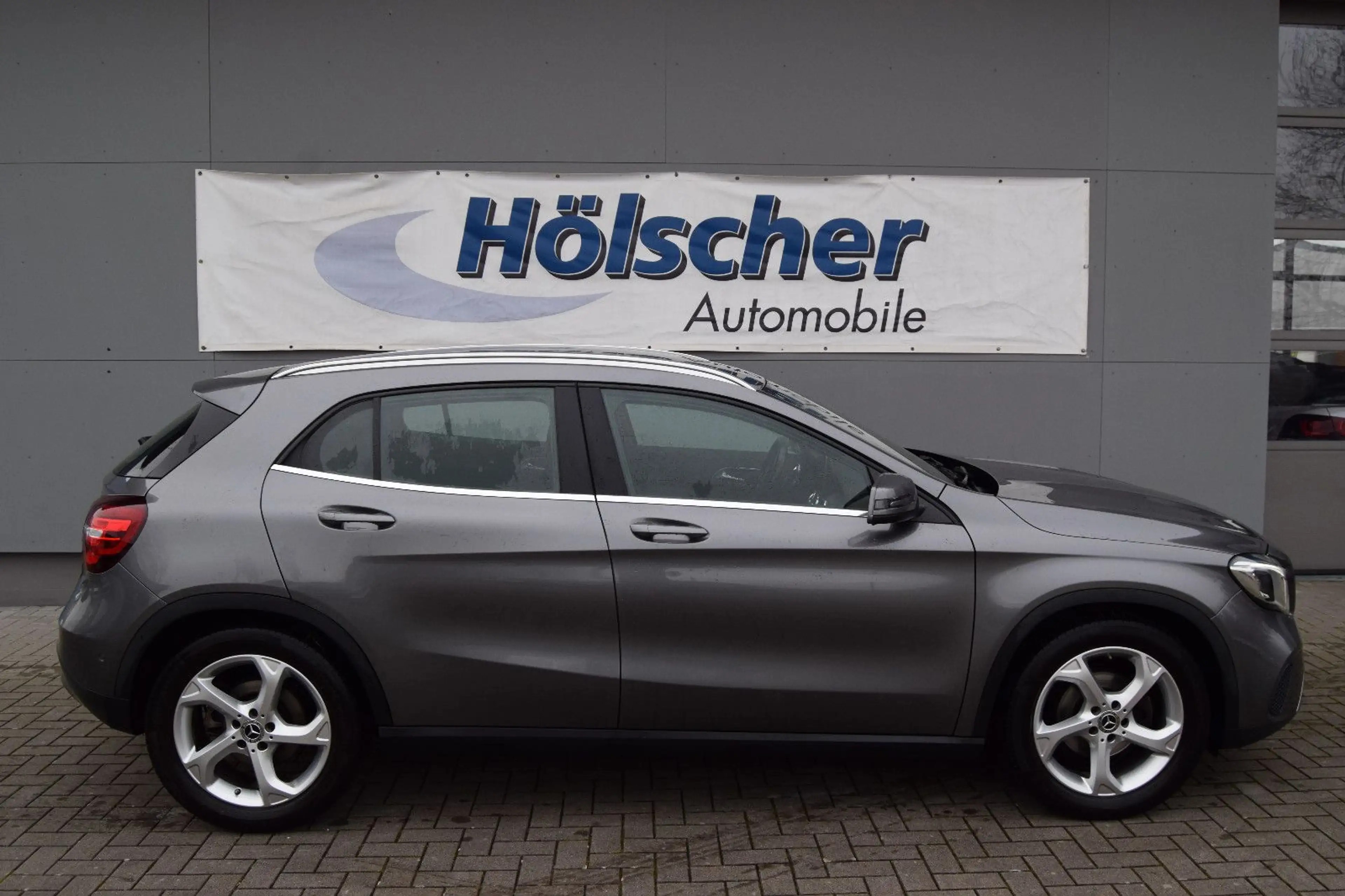 Mercedes-Benz GLA 180 !AUTOMATIK!Nani,AHK,LED,Scheinw, — photo 5