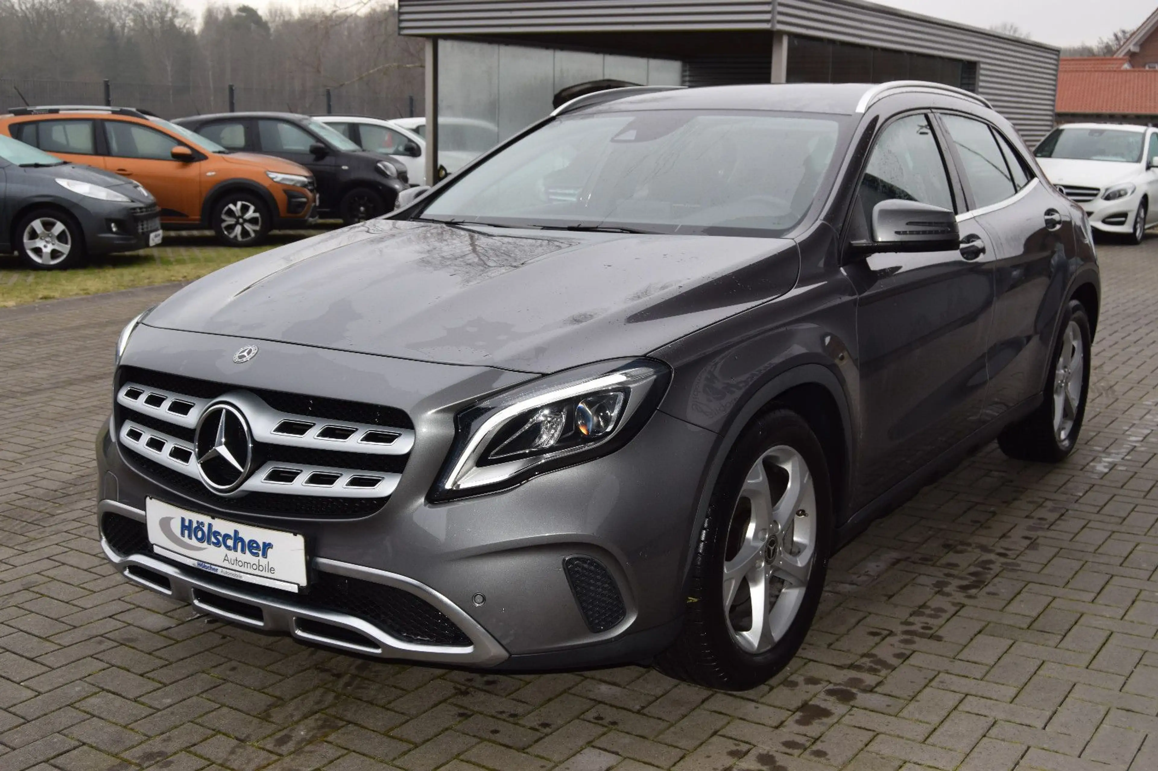 Mercedes-Benz GLA 180 !AUTOMATIK!Nani,AHK,LED,Scheinw, — photo 3