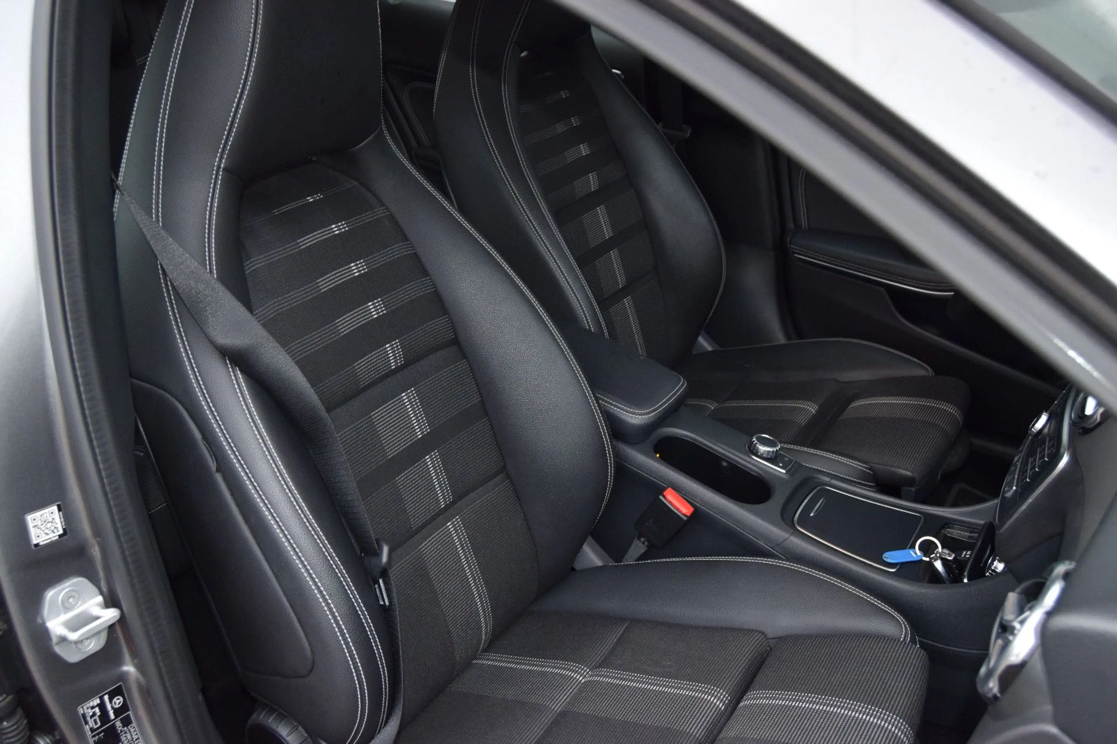 Mercedes-Benz GLA 180 !AUTOMATIK!Nani,AHK,LED,Scheinw, — photo 15