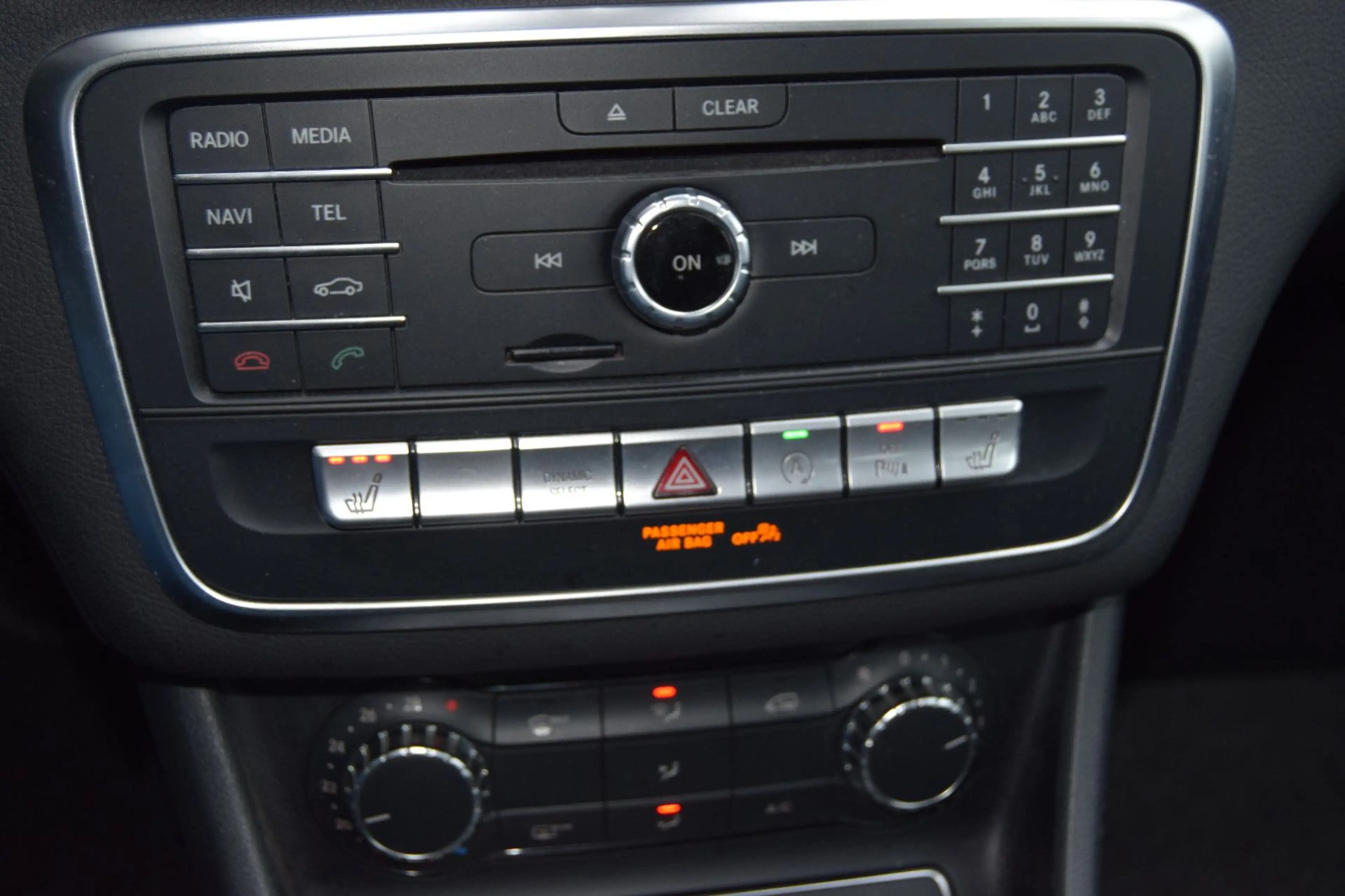 Mercedes-Benz GLA 180 !AUTOMATIK!Nani,AHK,LED,Scheinw, — photo 11