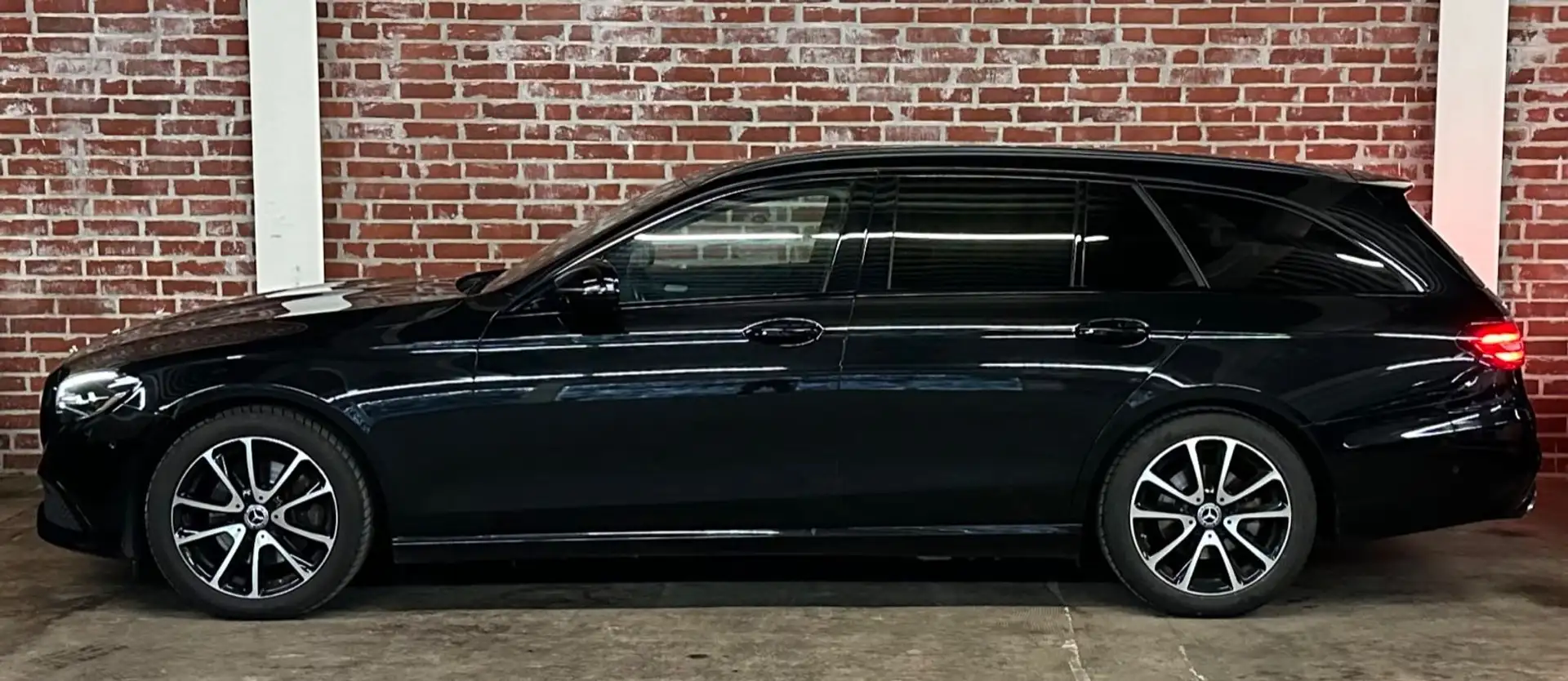 Mercedes-Benz E 220 d T 9G LED/AHK/R.Kamera/MBUX/WIDE/Totwinkel Schwarz - 2