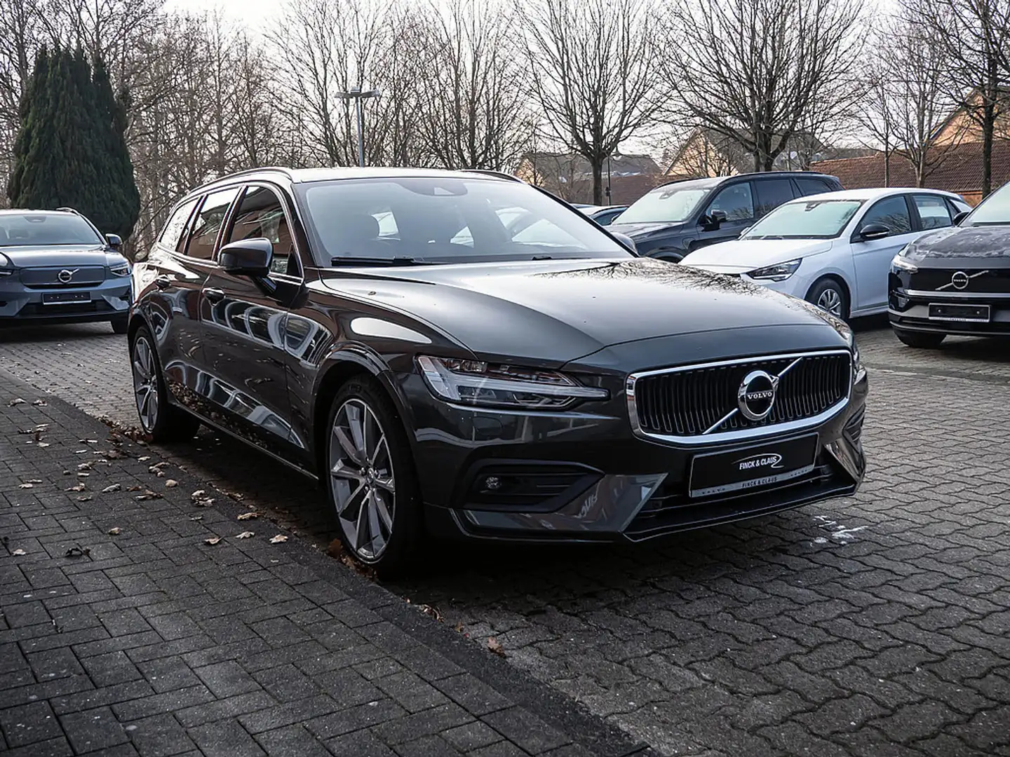 Volvo V60 D3 Momentum Pro LEDER RÜCKFAHRKAMERA H/K Grau - 2