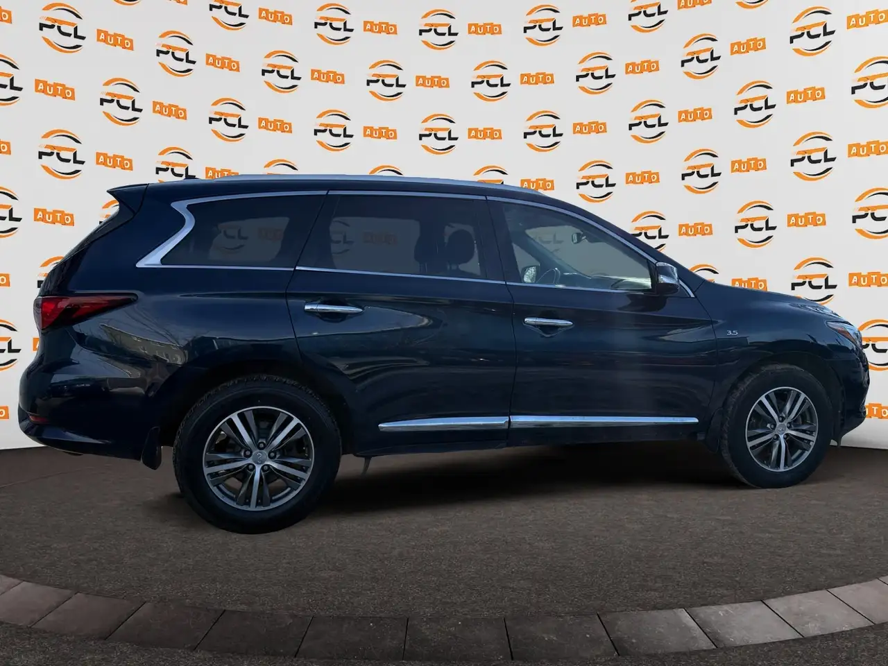 Infiniti QX60 снимка Infiniti QX60