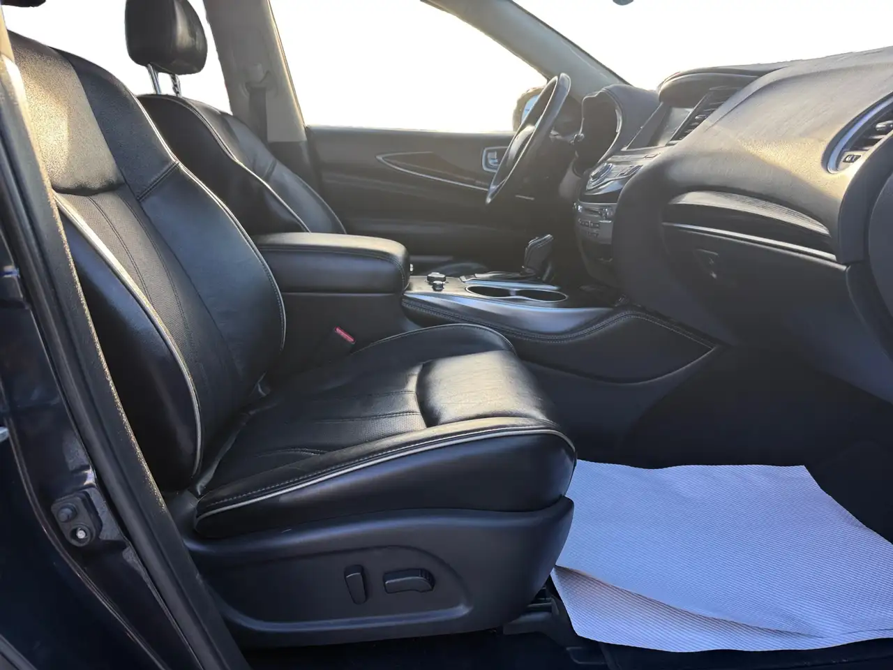 Infiniti QX60 снимка Infiniti QX60