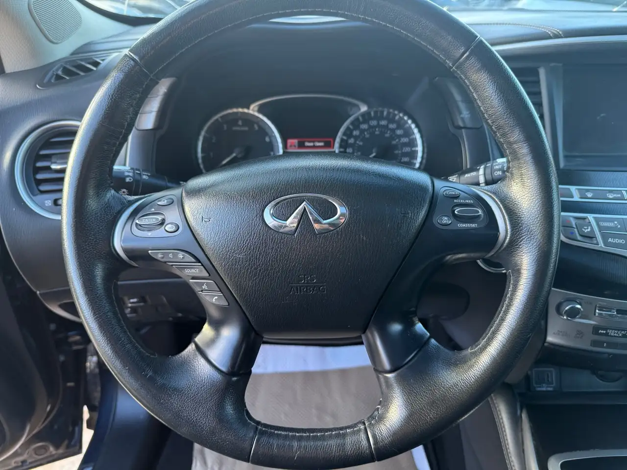 Infiniti QX60 снимка Infiniti QX60