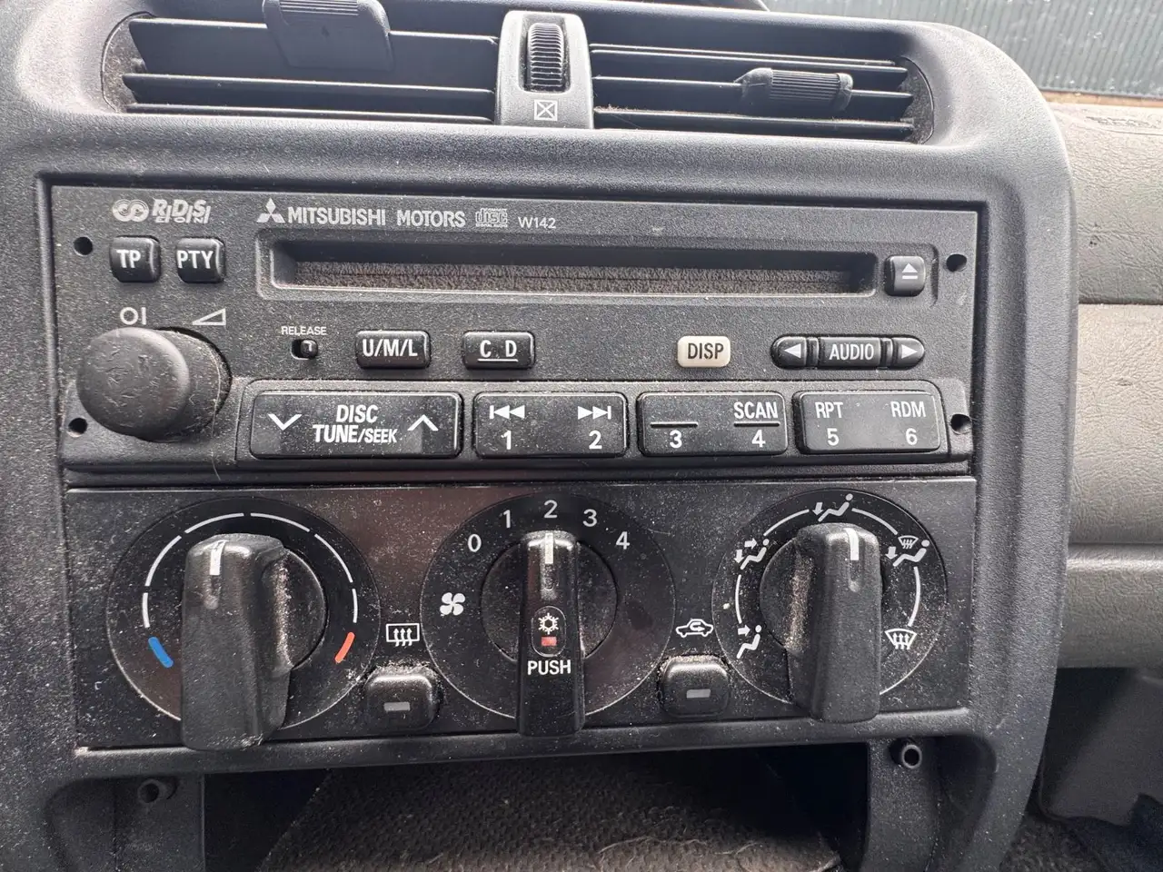 Mitsubishi Space Runner 2,0 +Anhängerkupplung.+Klimaanlage+, foto 9
