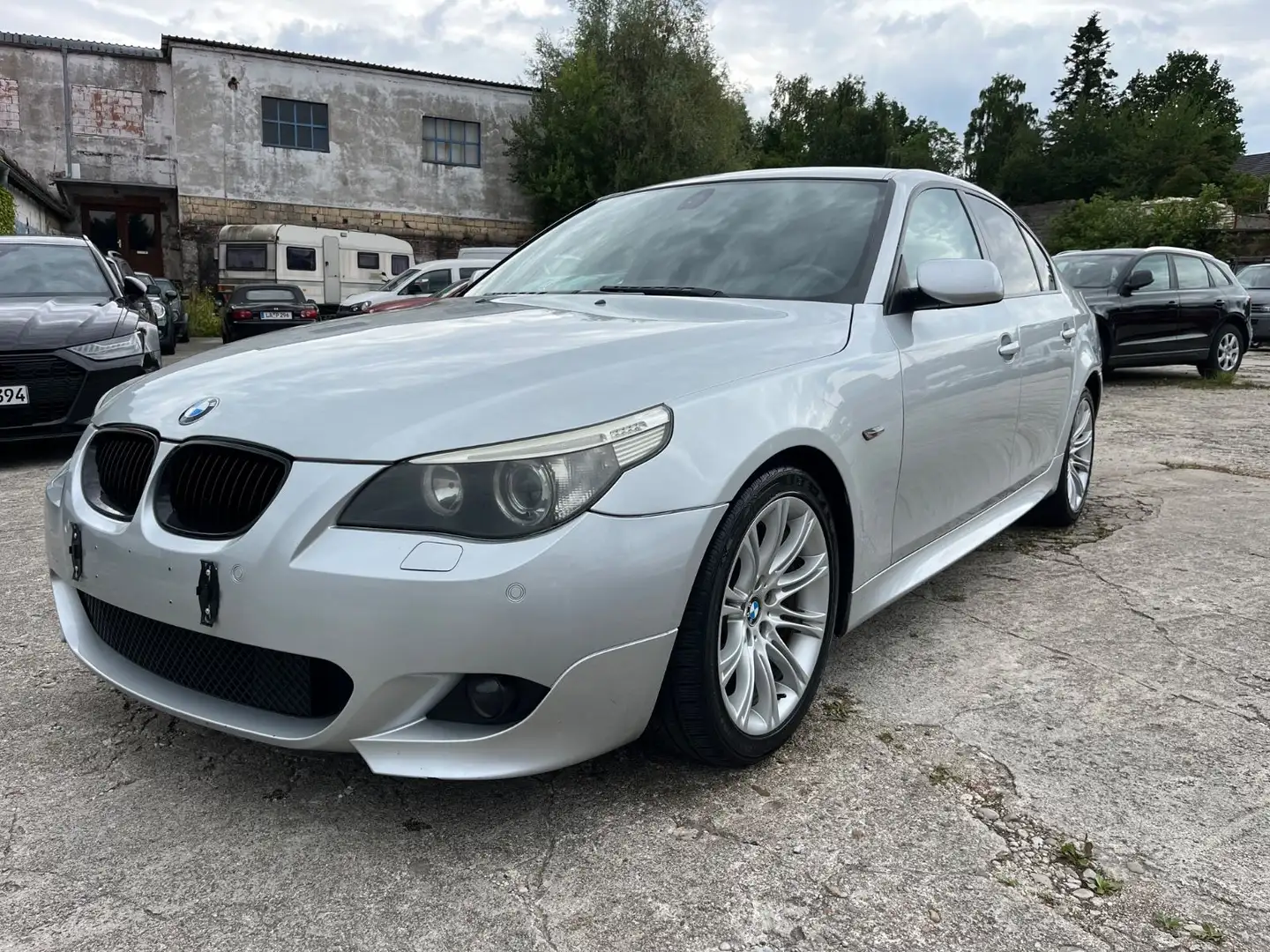 BMW 523 i Lim. M-Paket Original*SCHALTER*XENON* Silber - 1