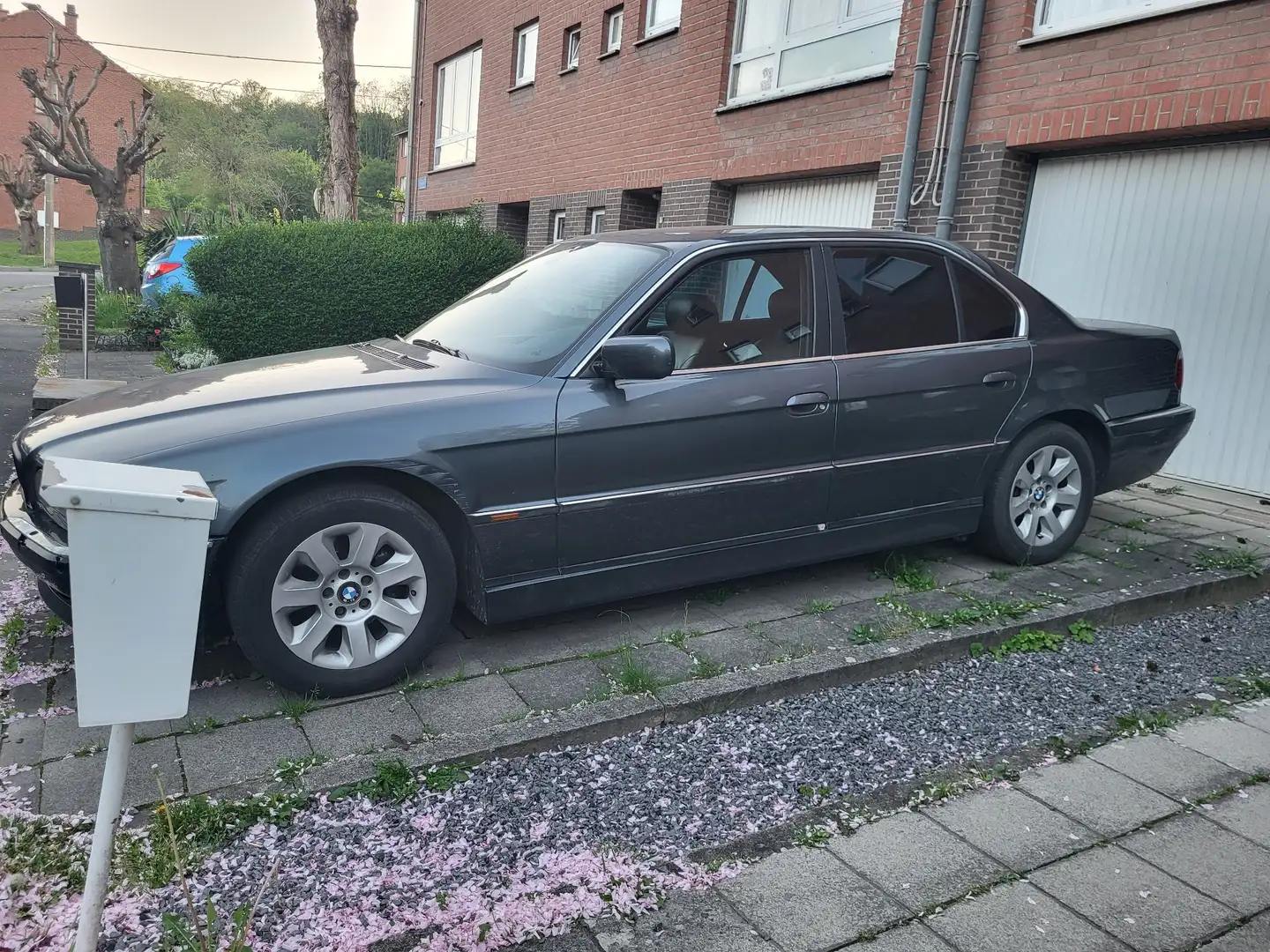 BMW 730 730d E38 - 1