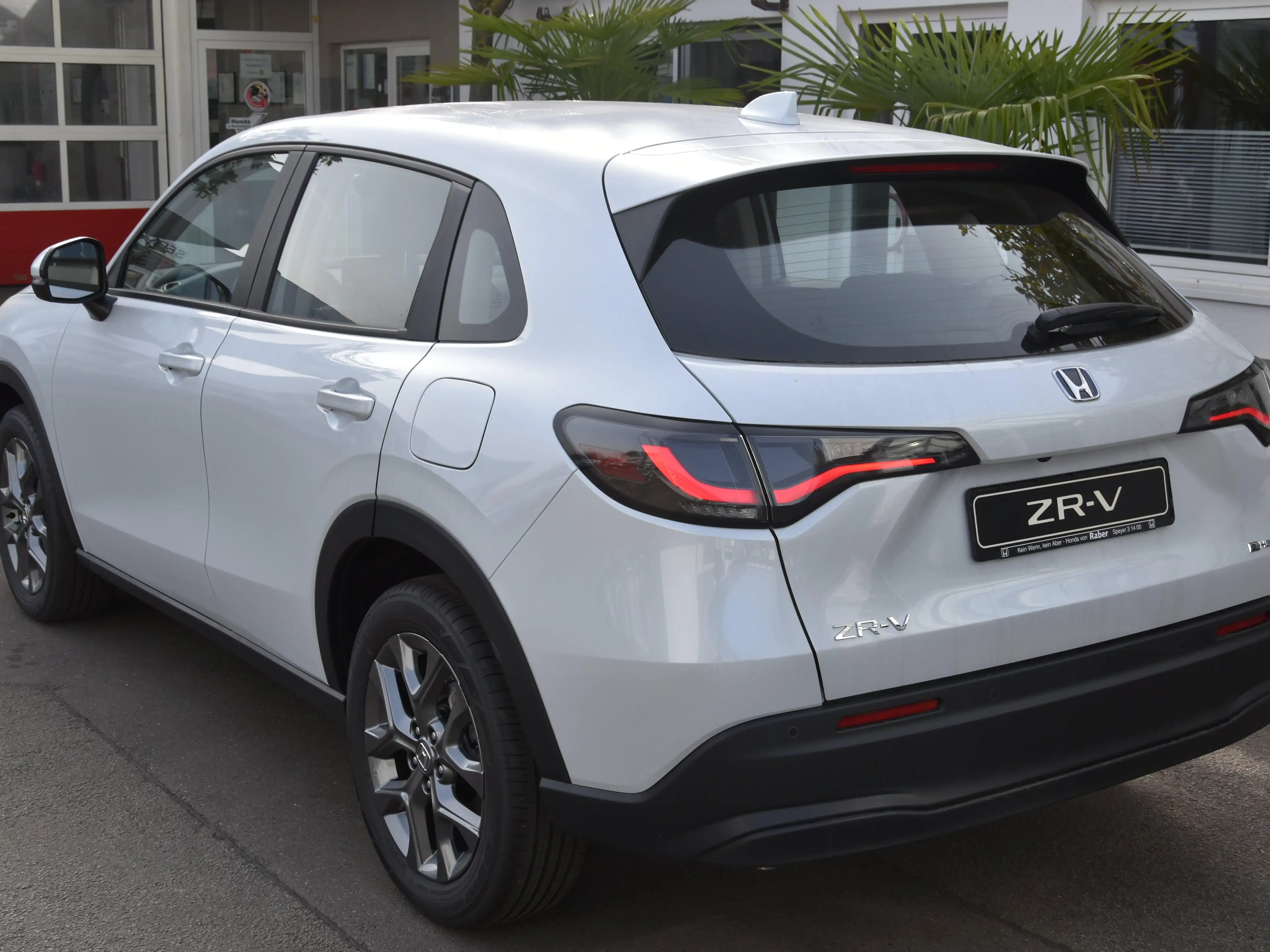 Honda ZR-V Elegance*TotW-Ass.*SHZ*LED*CARPLAY*PDC — photo 8