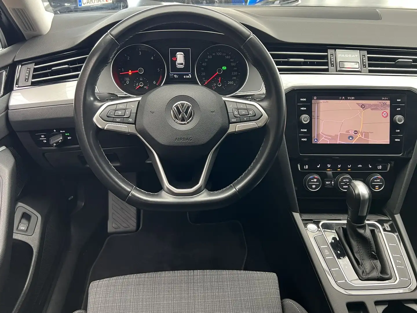Volkswagen Passat 2.0TDI DSG 190PS Business Navi Kamera AHK Schwarz - 2