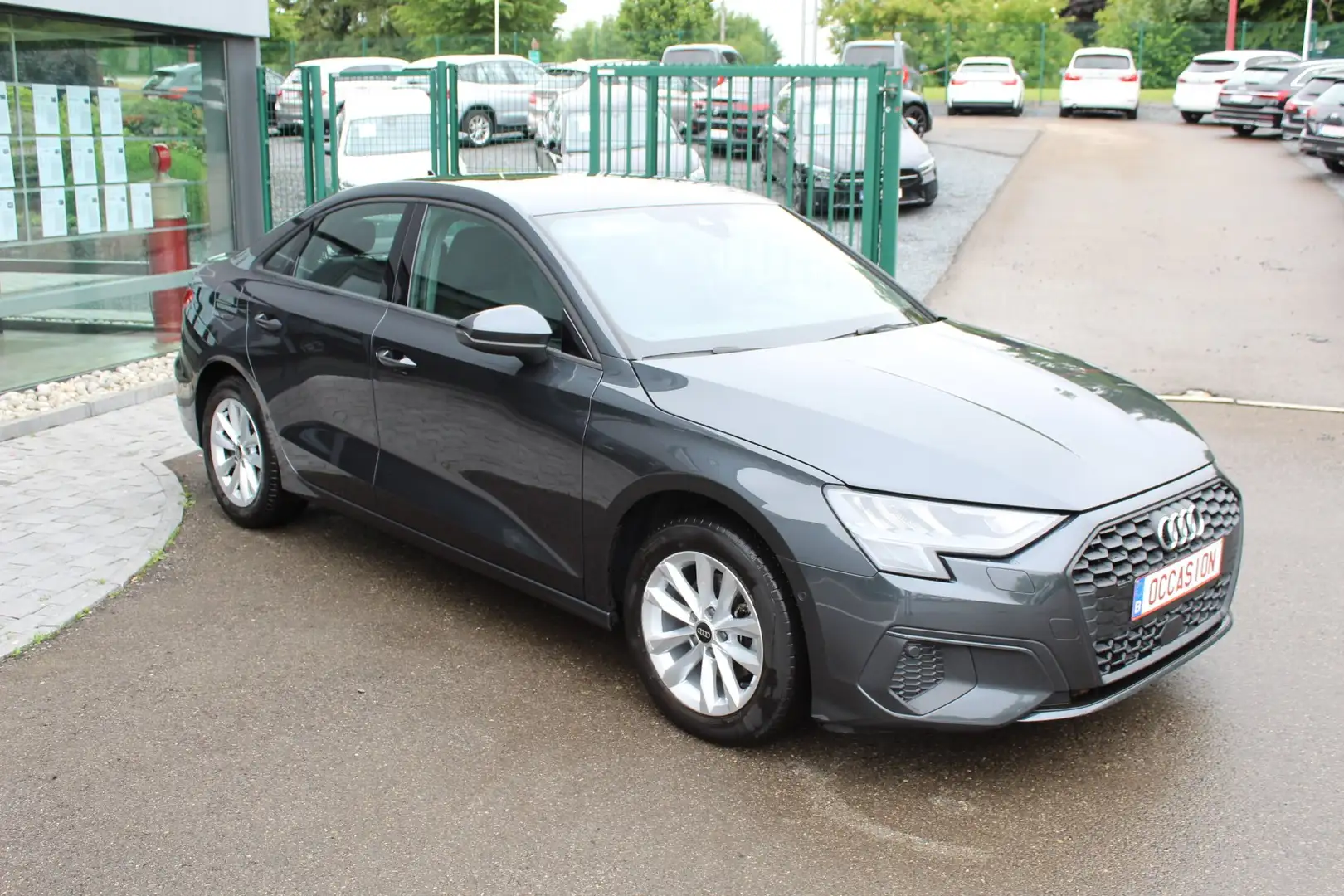 Audi A3 BERLINE 35 TDi 150 CV Attraction Grijs - 2