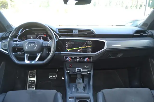 Audi RS Q3 view 10