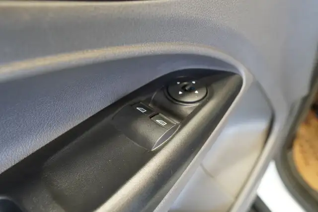 Ford Transit Connect view 14