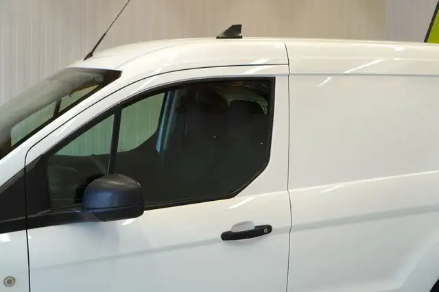 Ford Transit Connect view 12